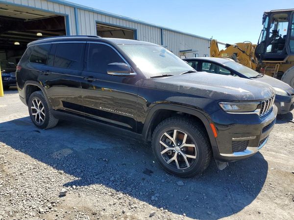 2023 JEEP GRAND CHEROKEE Limited — Passenger 3/4