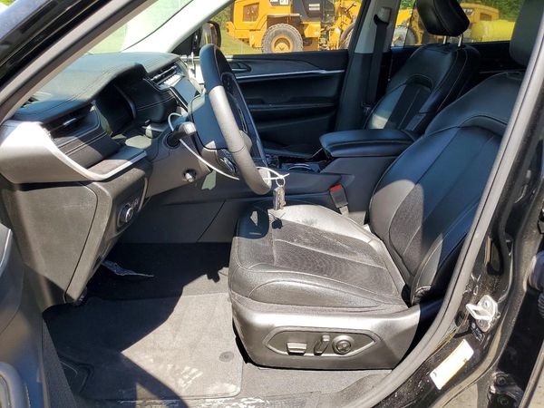 2023 JEEP GRAND CHEROKEE Limited — DENT