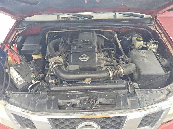 2018 NISSAN FRONTIER — Engine bay