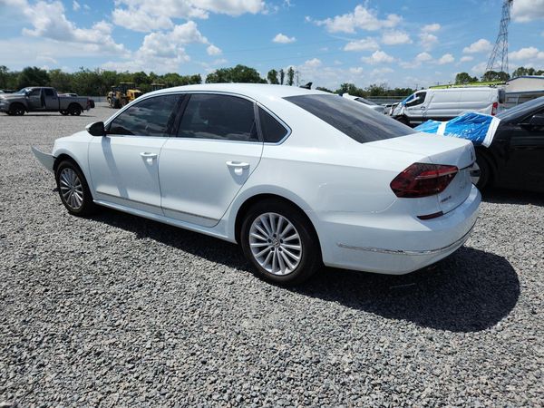 2017 VOLKSWAGEN PASSAT
