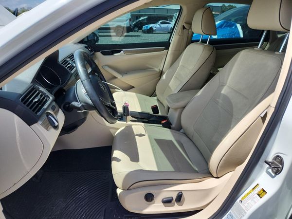 2017 VOLKSWAGEN PASSAT