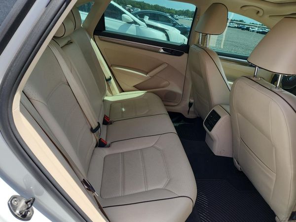 2017 VOLKSWAGEN PASSAT