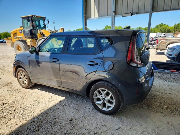 2023 KIA SOUL LX, S