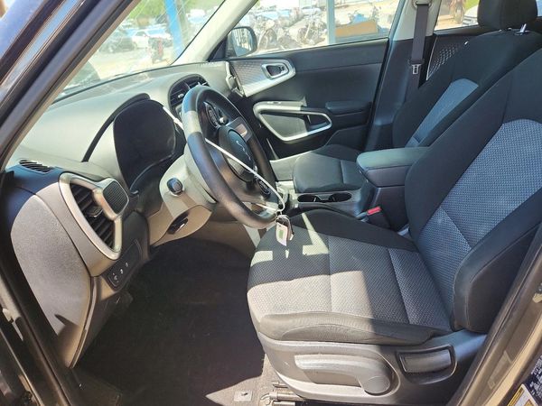 2023 KIA SOUL LX, S
