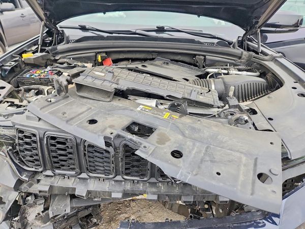 2024 JEEP GRAND CHEROKEE Limited — Engine bay