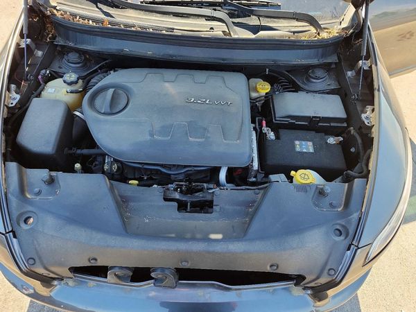 2014 JEEP CHEROKEE Latitude — Engine bay