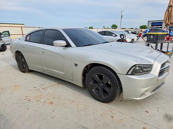 2012 DODGE CHARGER SE