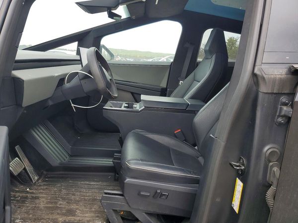 2024 TESLA CYBERTRUCK