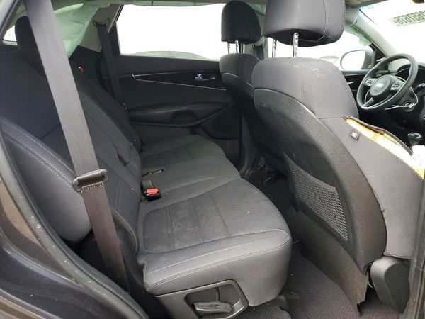2017 KIA SORENTO L, LX