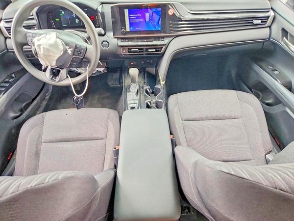 2025 TOYOTA CAMRY