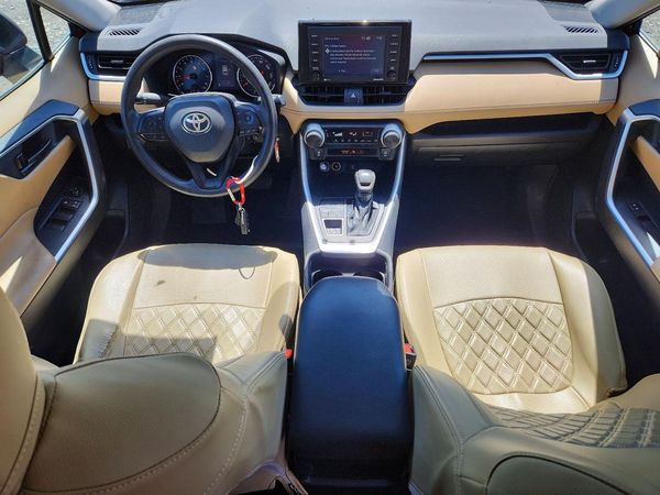 2020 TOYOTA RAV4 LE