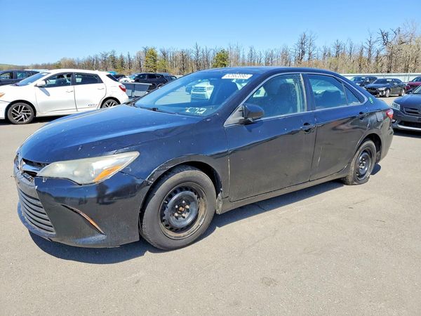 2017 TOYOTA CAMRY SOLA LE/SE/XLE Hybrid — Front 3/4