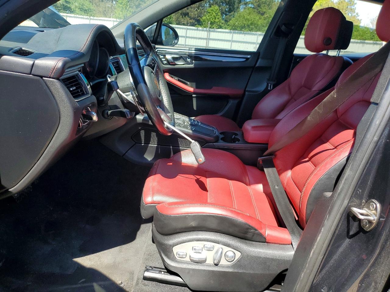 2017 PORSCHE MACAN