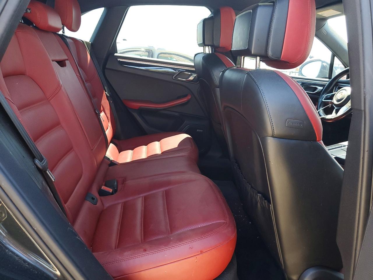 2017 PORSCHE MACAN