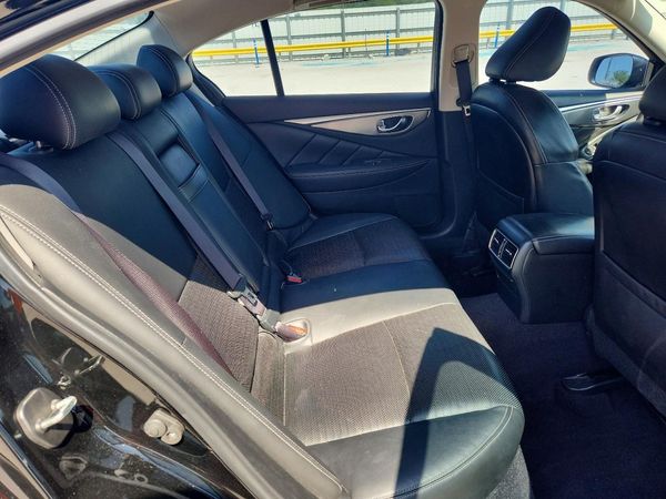 2015 INFINITI Q50
