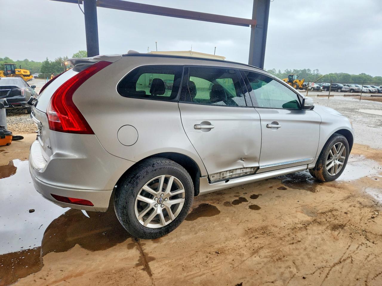 2017 VOLVO XC60 Base
