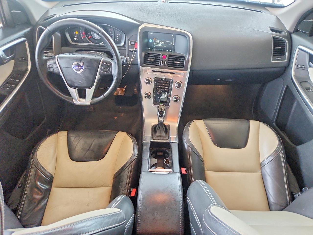 2017 VOLVO XC60 Base