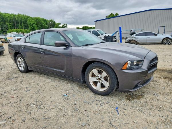 2014 DODGE CHARGER SE — Passenger 3/4