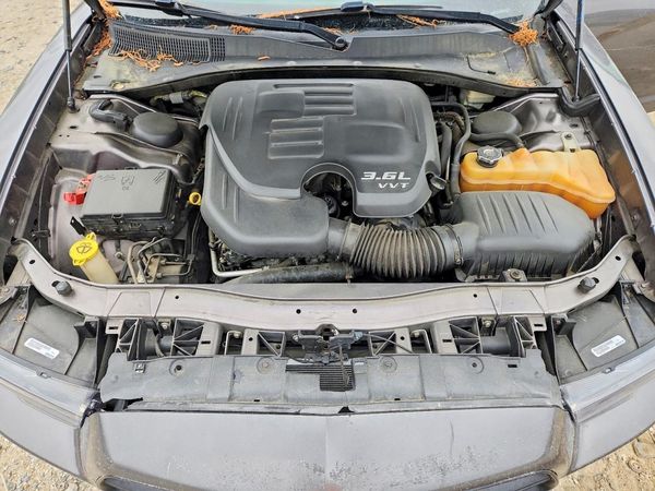 2014 DODGE CHARGER SE — Engine bay