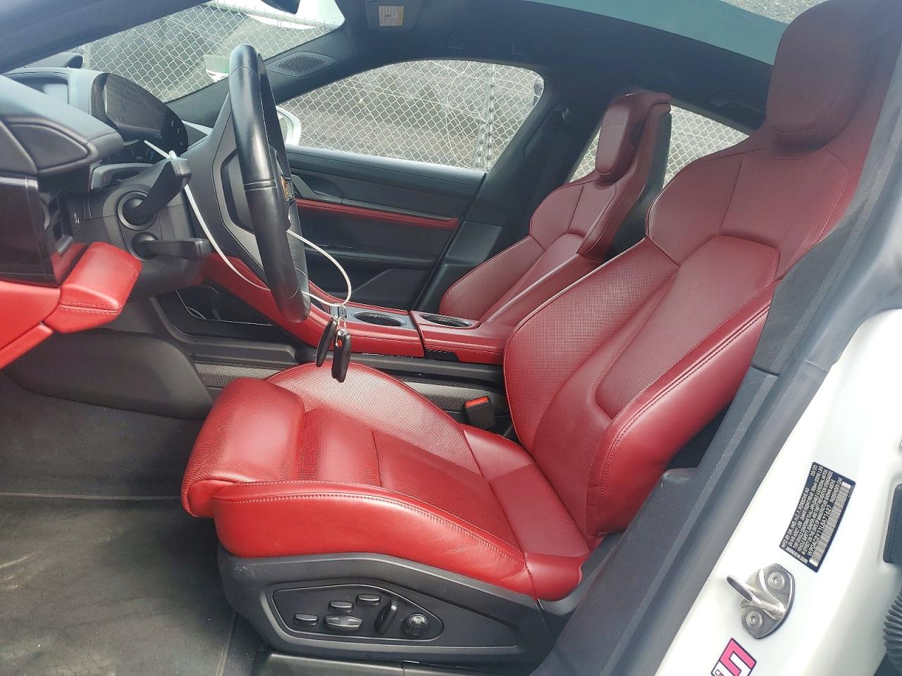 2020 PORSCHE TAYCAN