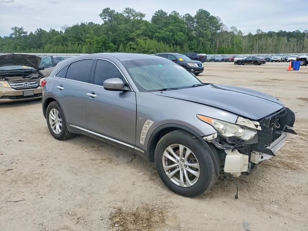 2017 INFINITI QX70