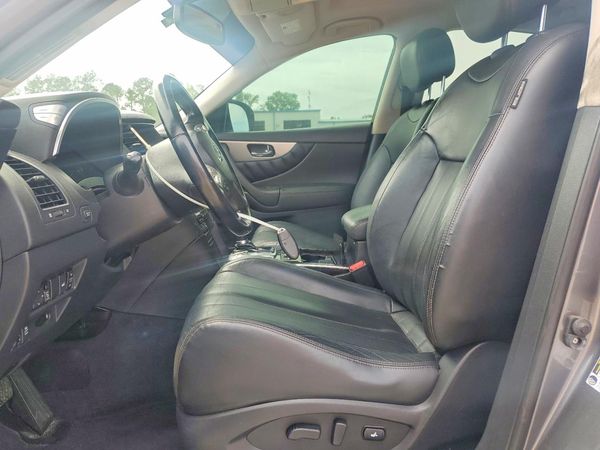 2017 INFINITI QX70