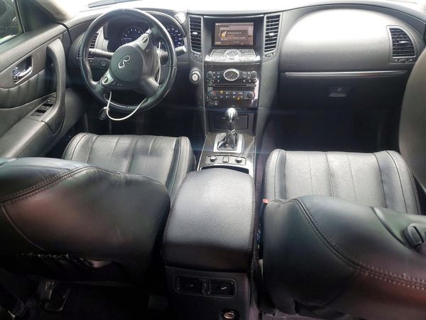 2017 INFINITI QX70