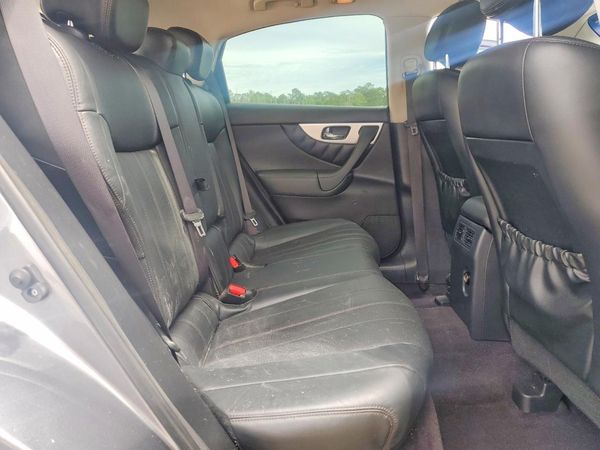 2017 INFINITI QX70