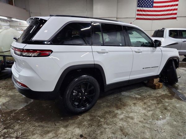 2026 JEEP GRAND CHEROKEE LAREDO 4X4