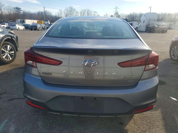 2019 HYUNDAI ELANTRA 4D SE