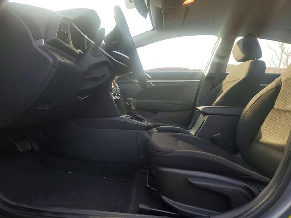 2019 HYUNDAI ELANTRA 4D SE
