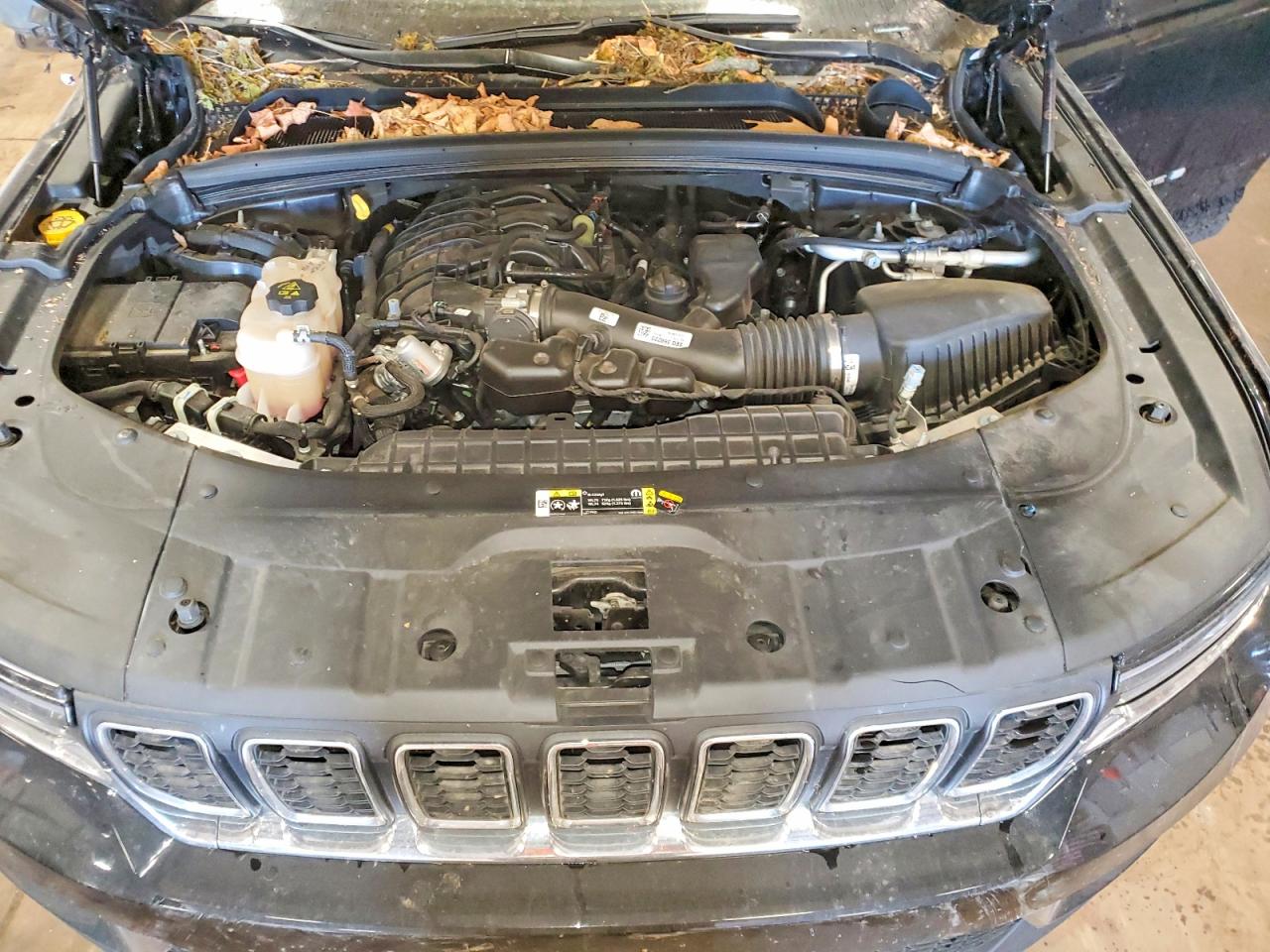 2024 JEEP GRAND CHEROKEE LAREDO 4X4