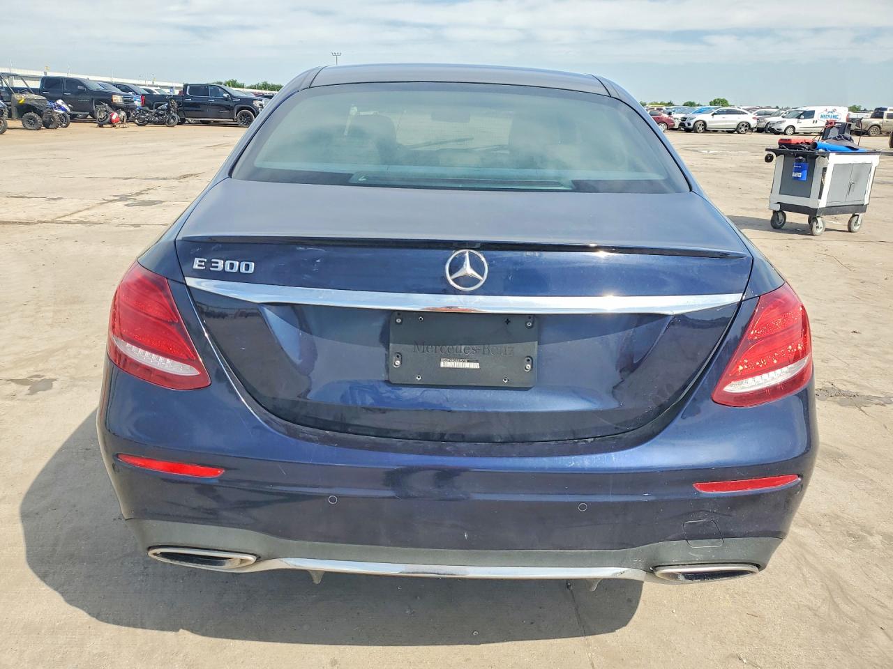2018 MERCEDES-BENZ E E300