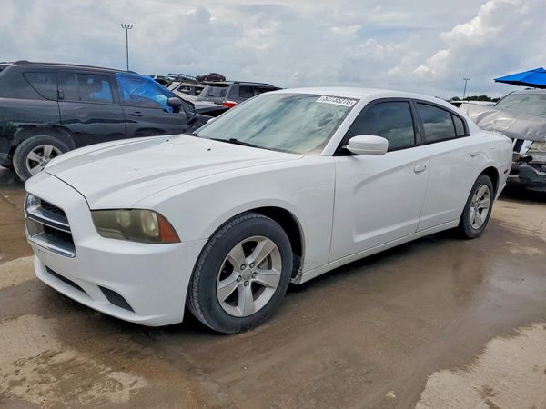 2013 DODGE CHARGER SE RWD