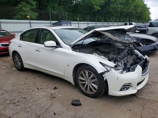 2015 INFINITI Q50