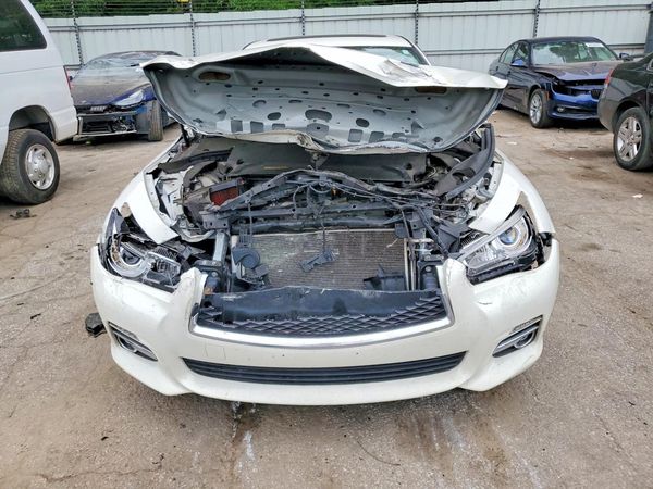 2015 INFINITI Q50