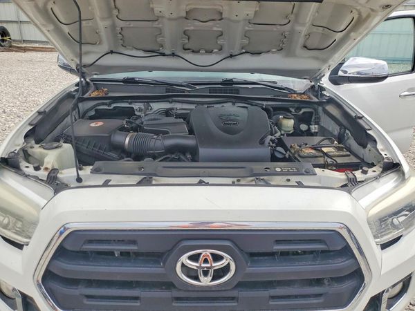 2017 TOYOTA TACOMA Limited