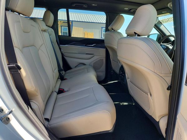 2025 JEEP GRAND CHEROKEE