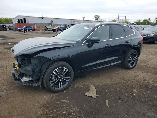 2021 VOLVO XC60 Momentum