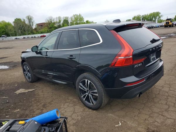 2021 VOLVO XC60 Momentum