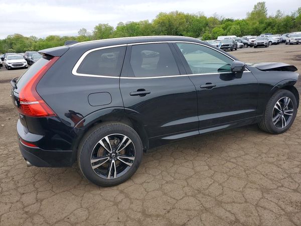 2021 VOLVO XC60 Momentum