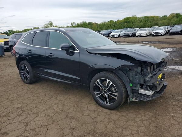 2021 VOLVO XC60 Momentum