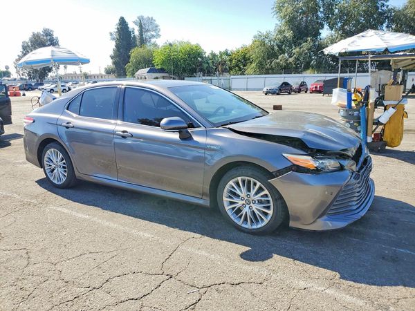 2018 TOYOTA CAMRY SE/XLE Hybrid