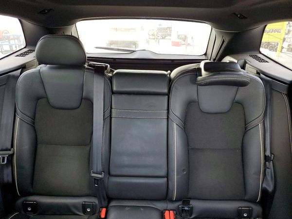 2018 VOLVO XC60 R-Design