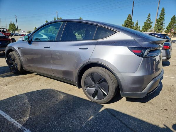 2026 TESLA MODEL Y