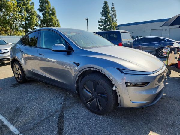 2026 TESLA MODEL Y
