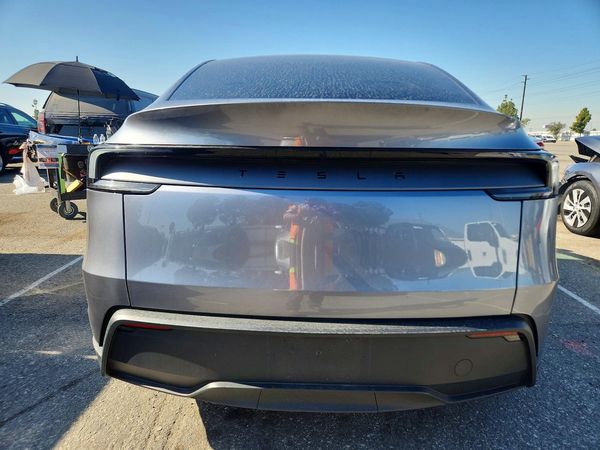 2026 TESLA MODEL Y