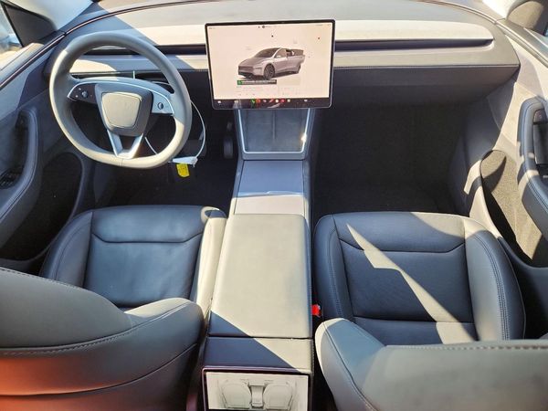 2026 TESLA MODEL Y