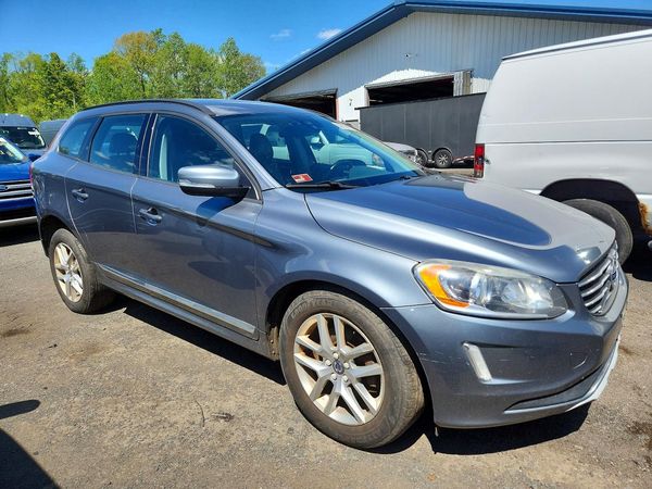 2017 VOLVO XC60 Base