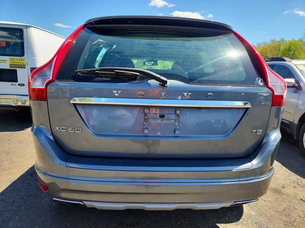2017 VOLVO XC60 Base